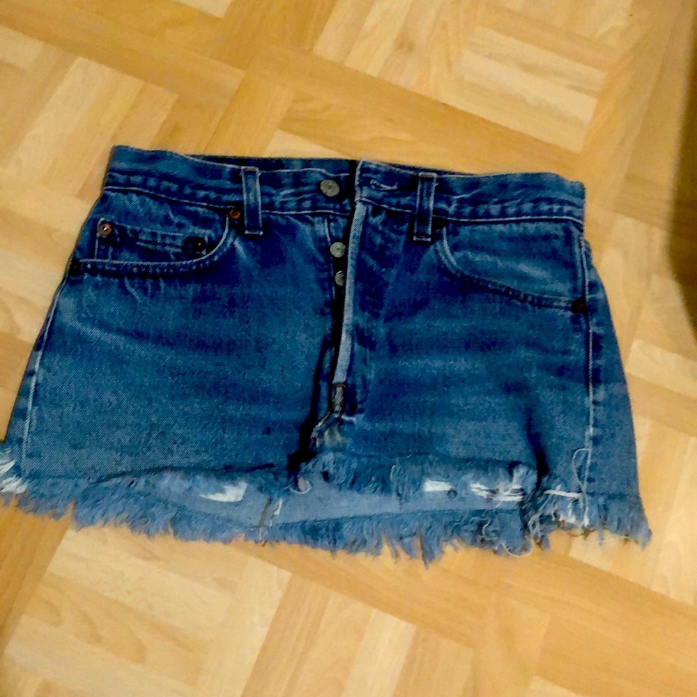 Levi’s denim mini skirt waist is size 30.  This is low waisted and very short.